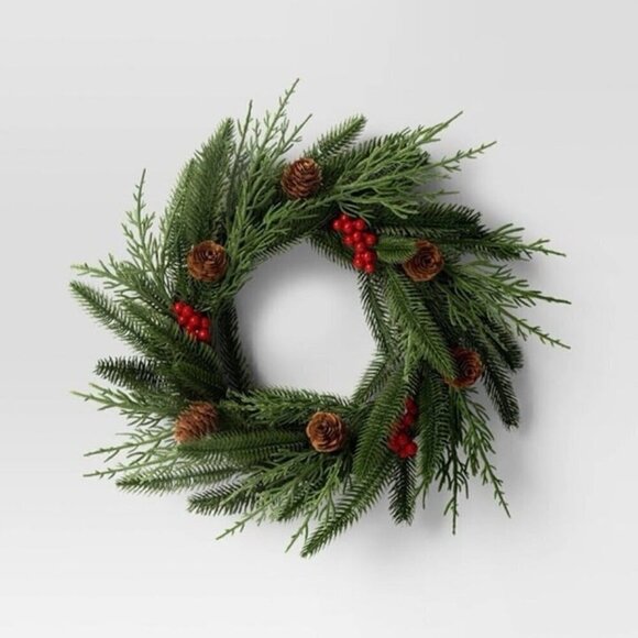 Target Room Essentials‎ Christmas Holiday Mix Mini Wreath - Christmas 2024 - Picture 3 of 5